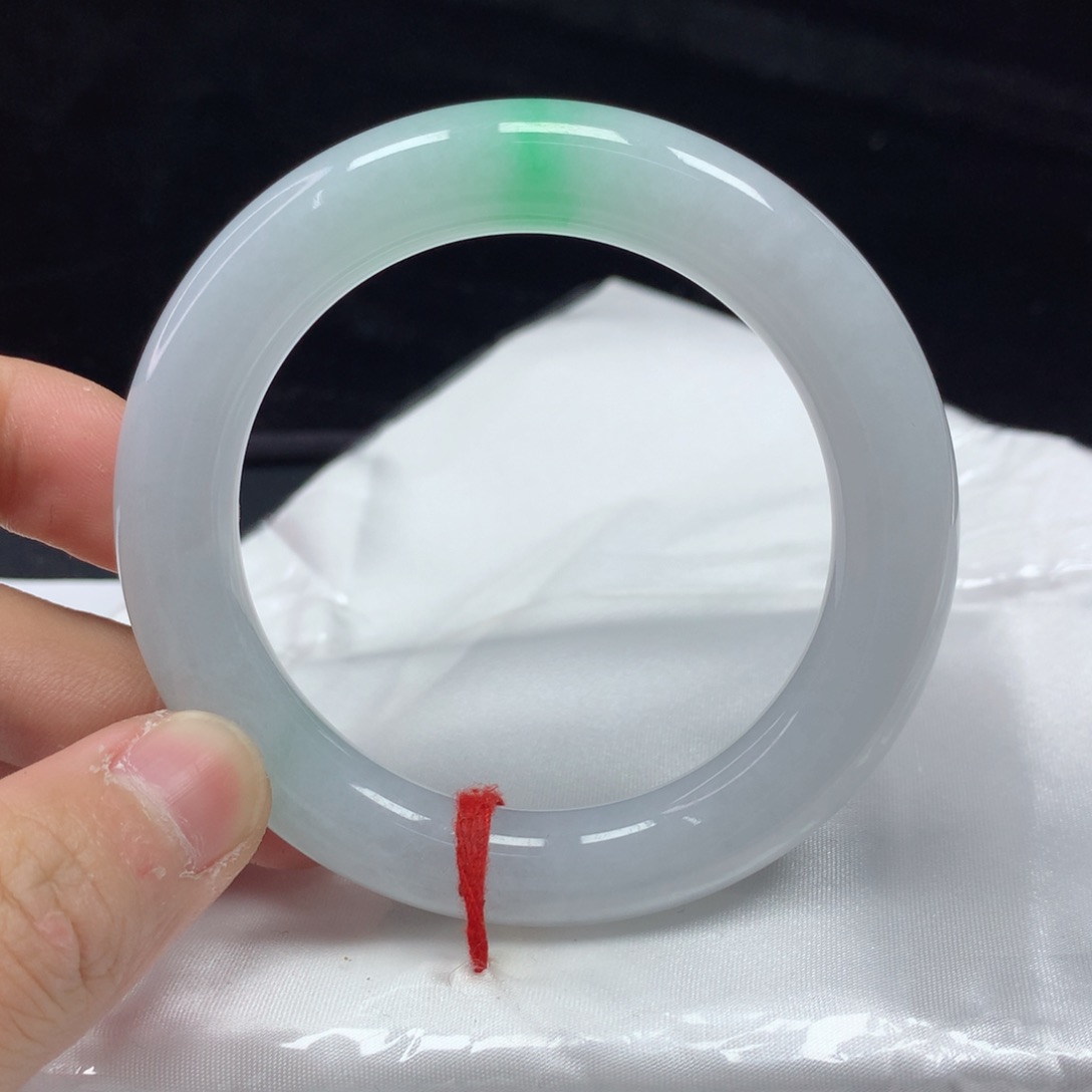 翡翠手镯（圆镯）未镶嵌53.1