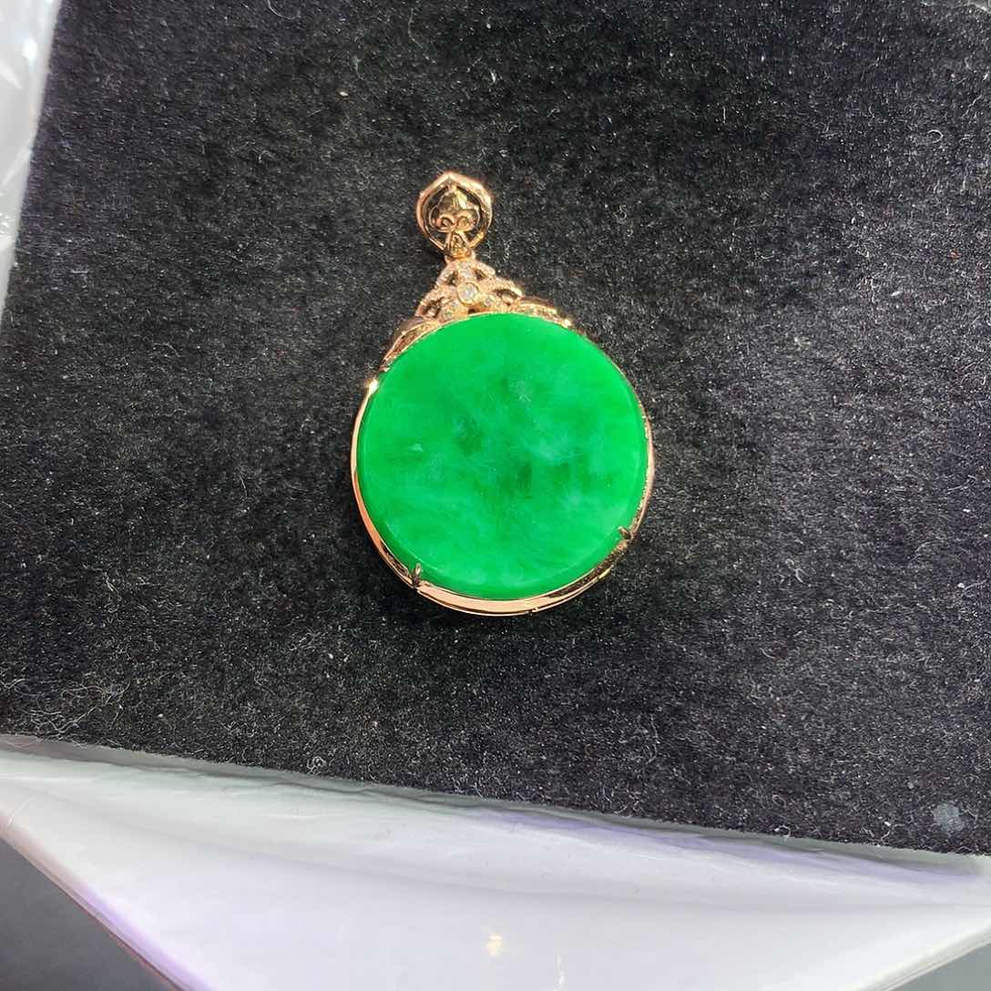 翡翠吊坠(赠链)18K金镶嵌