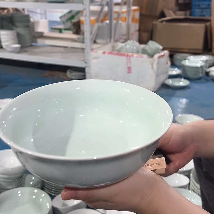 瓷片青瓷七寸面碗四个，微瑕包邮