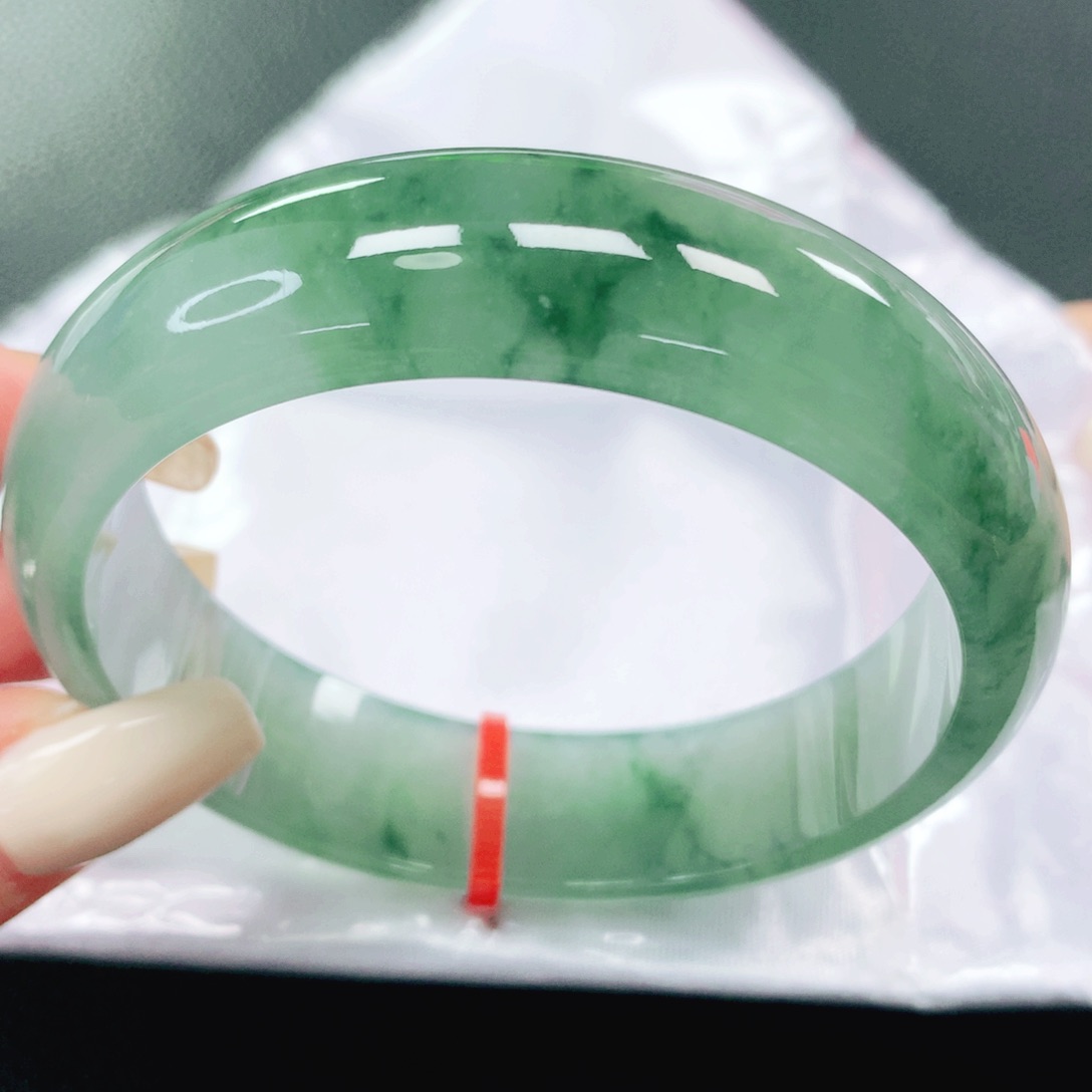 翡翠手镯未镶嵌59。