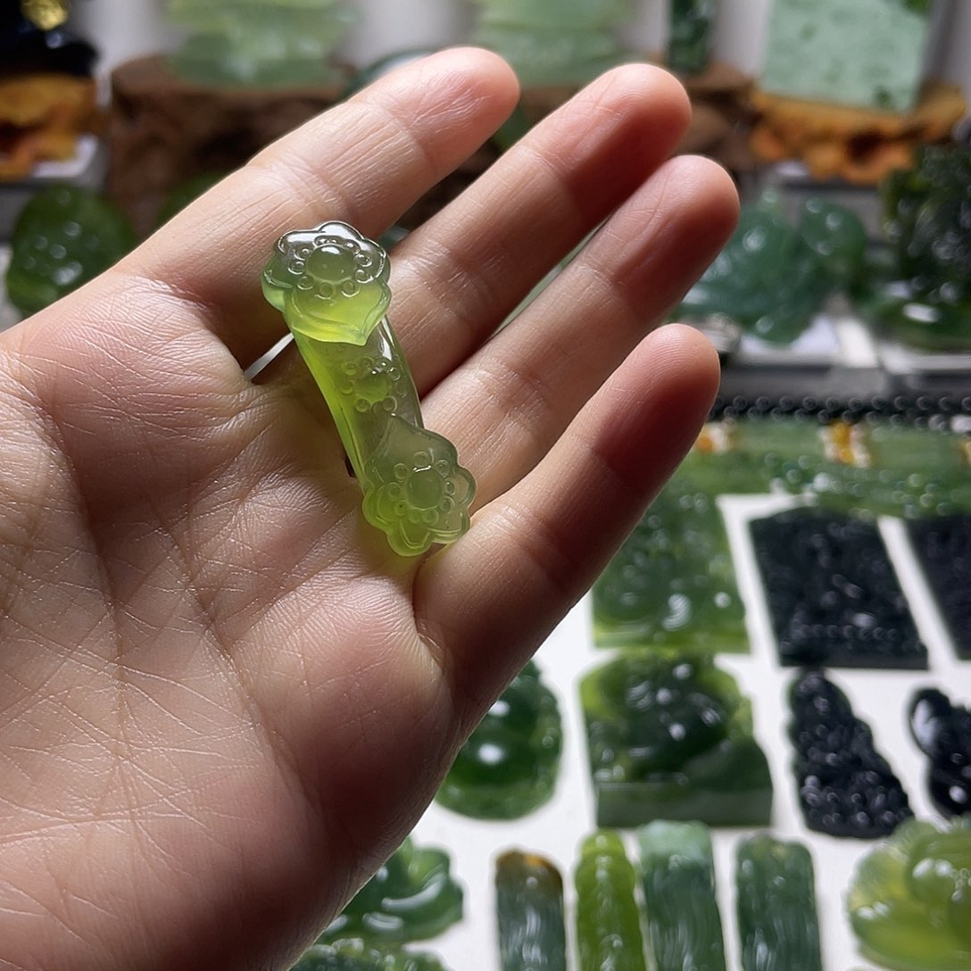 未镶嵌蛇纹石玉颈饰