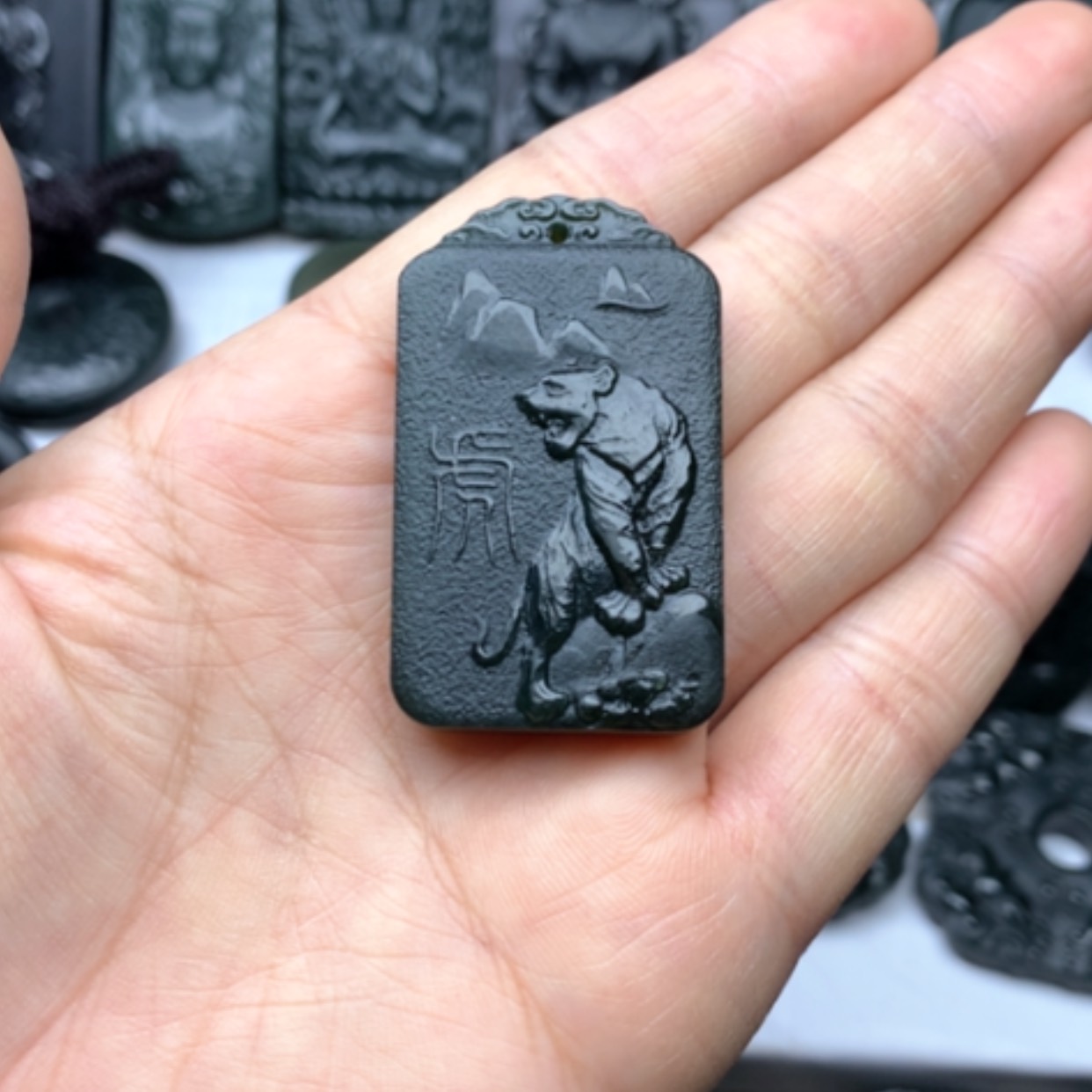 【闪购商品】和田玉颈饰未镶嵌双面雕刻