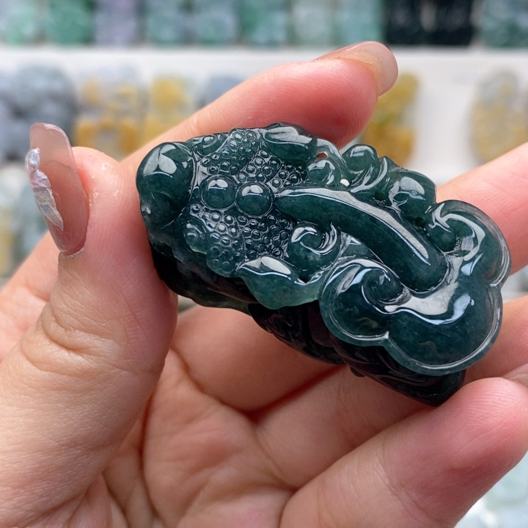 翡翠吊坠(赠链)未镶嵌