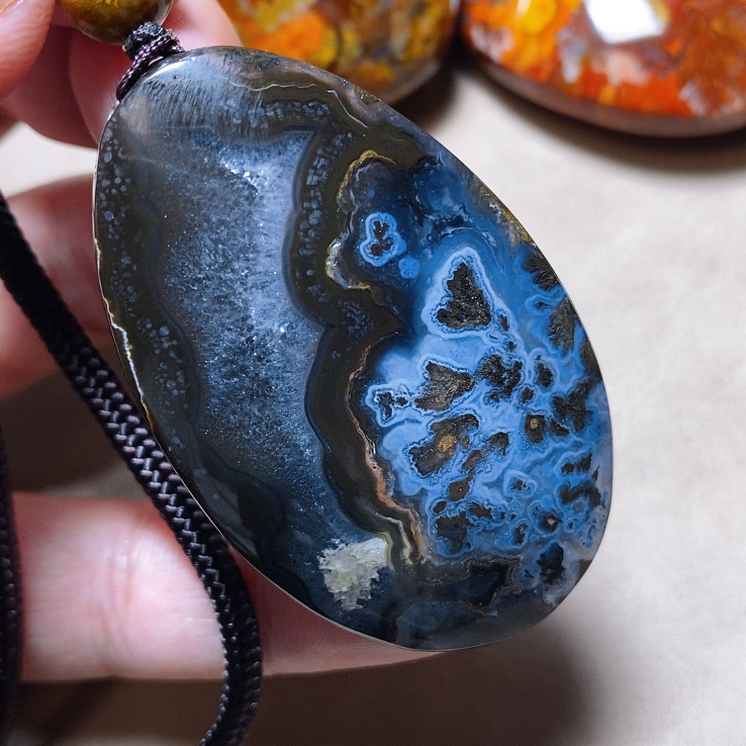 未镶嵌颈饰玛瑙/玉髓东*