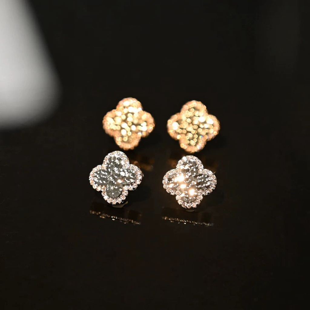 铜合金耳饰 无耳洞轻奢高级感碎冰冰微镶四叶草无痛蚊香盘耳夹