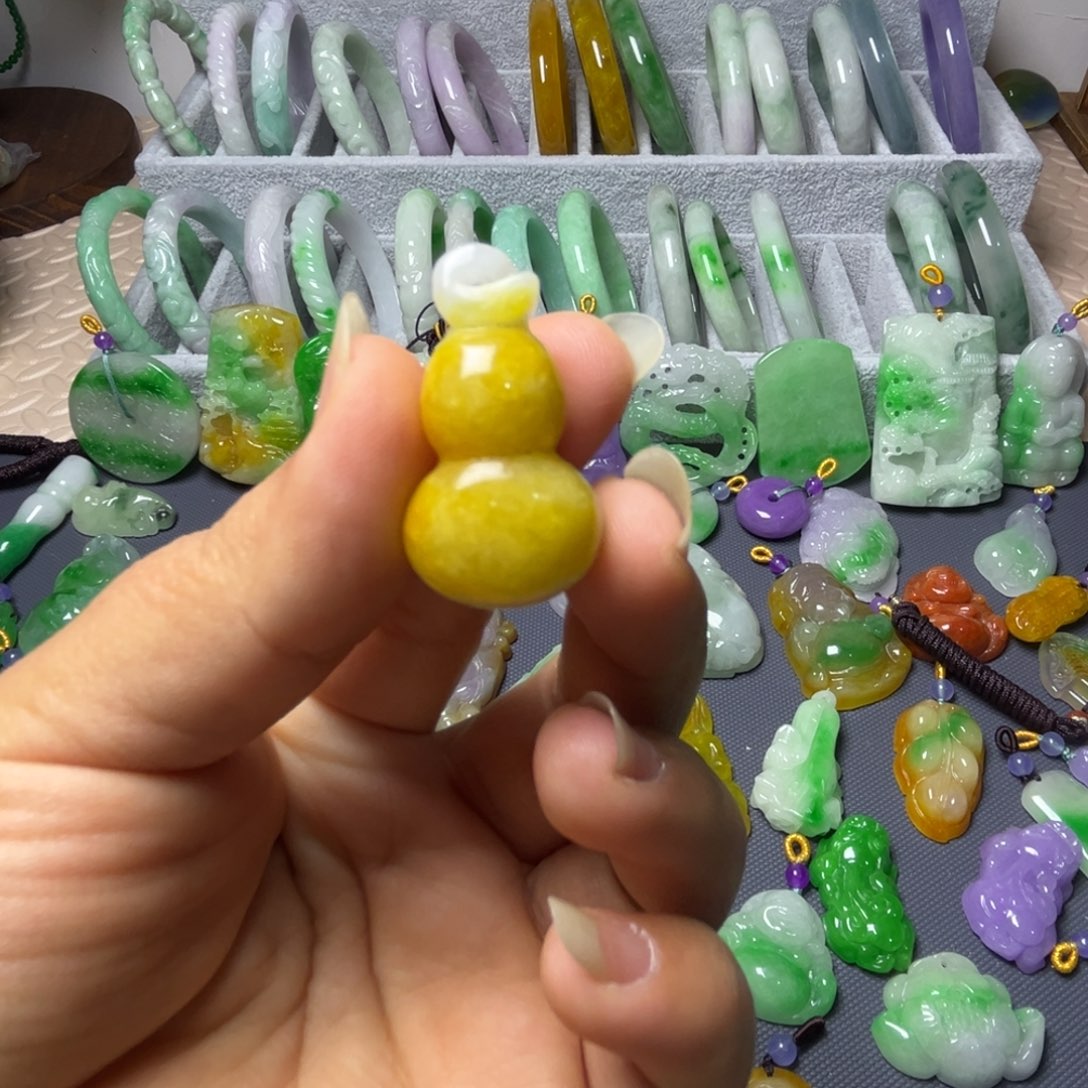 翡翠未镶嵌颈饰吊坠