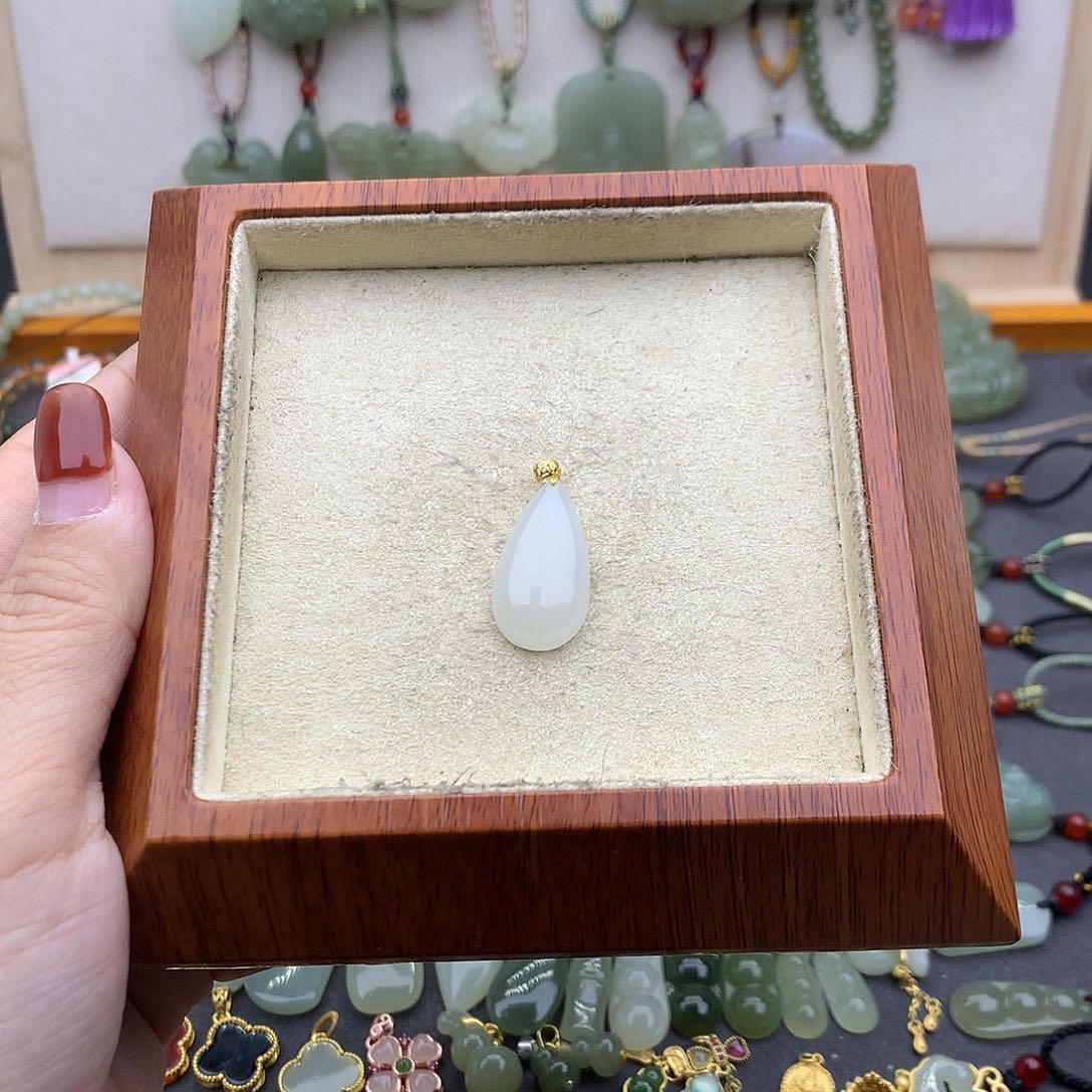 和田玉吊坠(不含链)18K金镶嵌