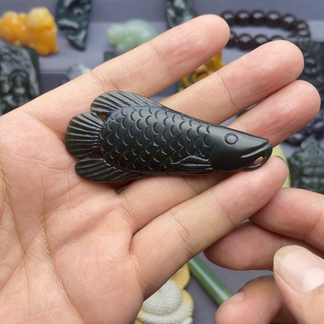 和田玉未镶嵌颈饰俞**逢