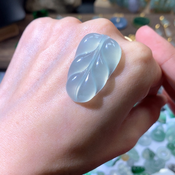 翡翠颈饰未镶嵌叶子