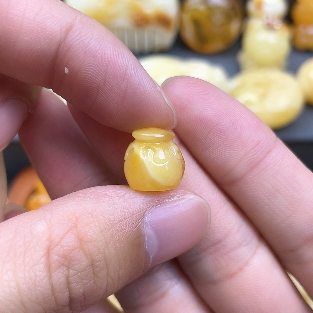 琥珀裸石未镶嵌蜜蜡