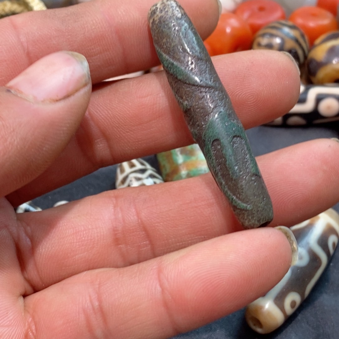 DIY琉璃珠子的形状与颜色有明显