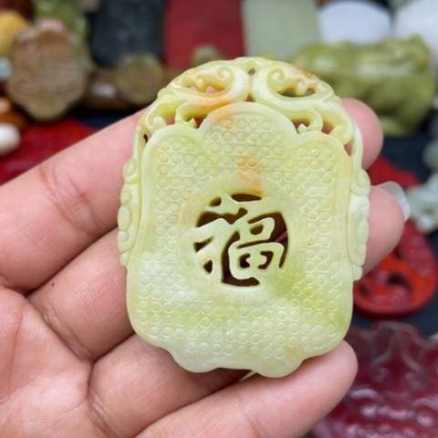 蛇纹石玉颈饰未镶嵌80