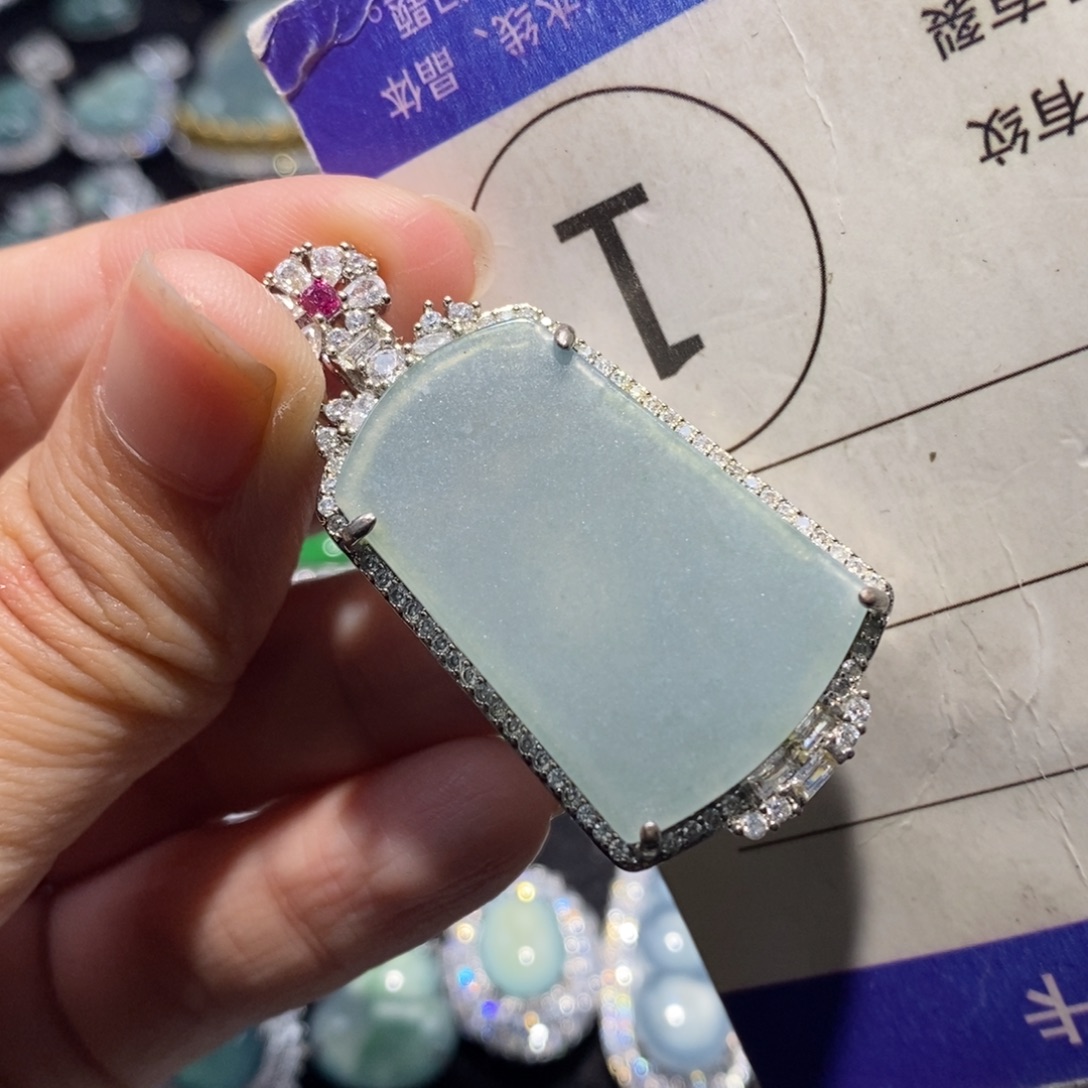 翡翠未镶嵌颈饰翡翠