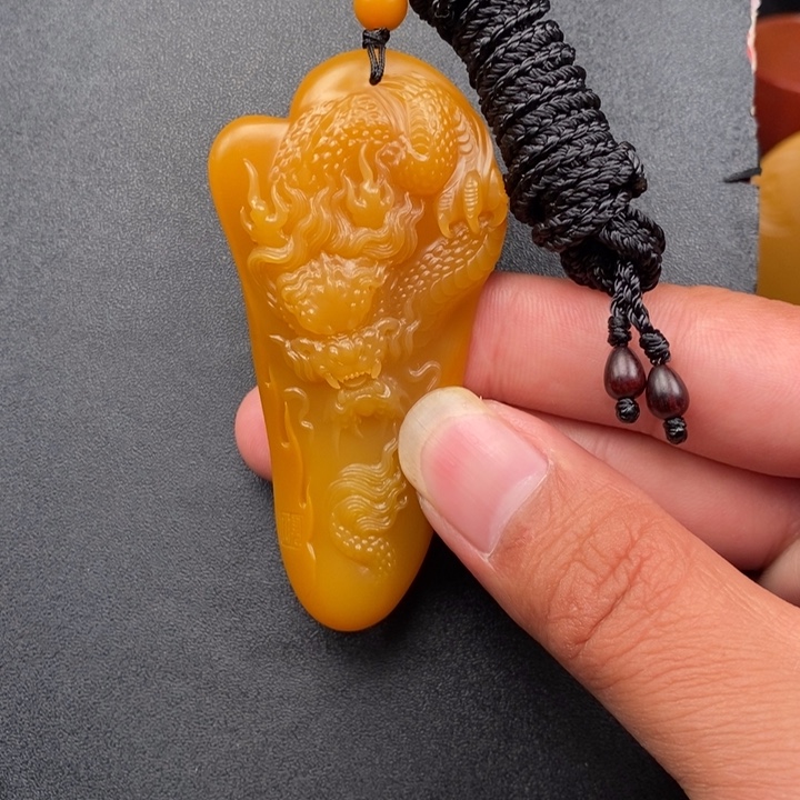 贫***来石英质玉未镶嵌颈饰