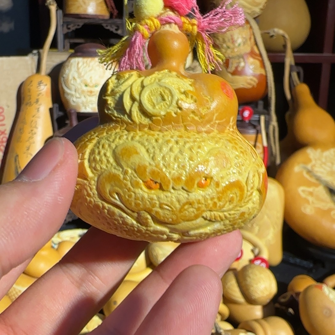 有机玻璃金蟾熊脸雕刻