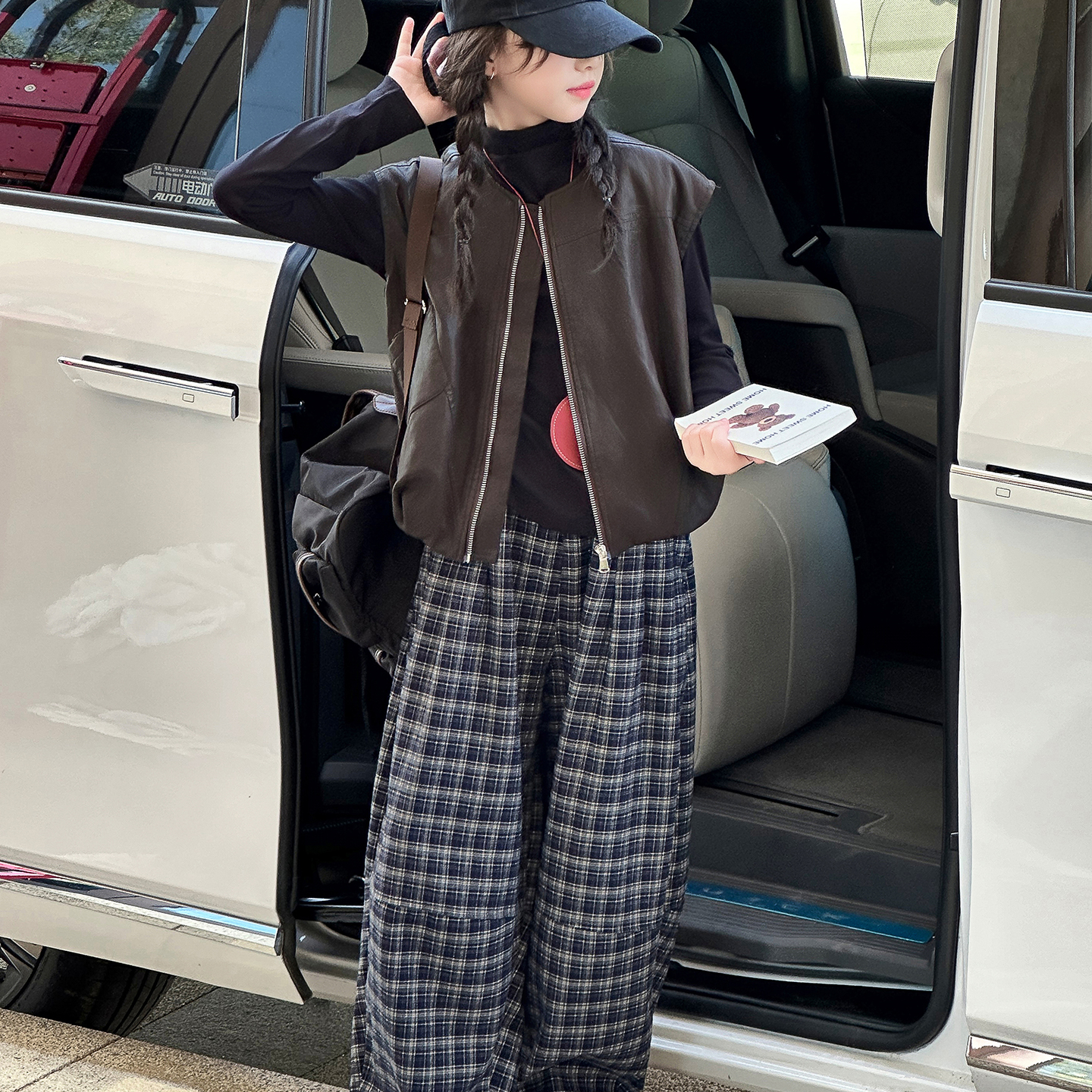  8-12岁女童秋装套装2025新款儿童洋气皮马甲格子裤时髦三件套潮