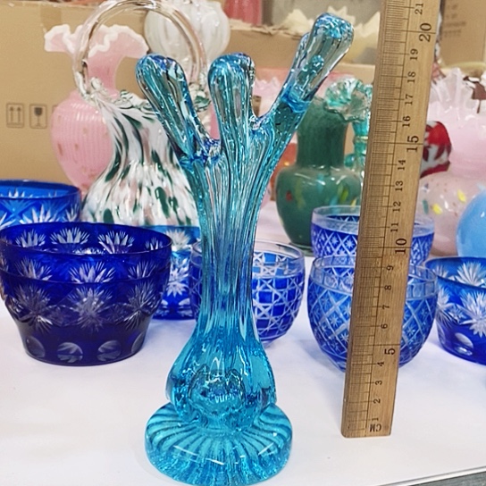 琉璃花瓶高19厘米口径3厘米