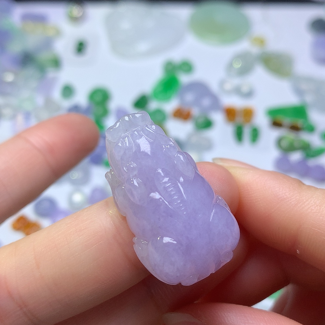 翡翠未镶嵌颈饰皮休