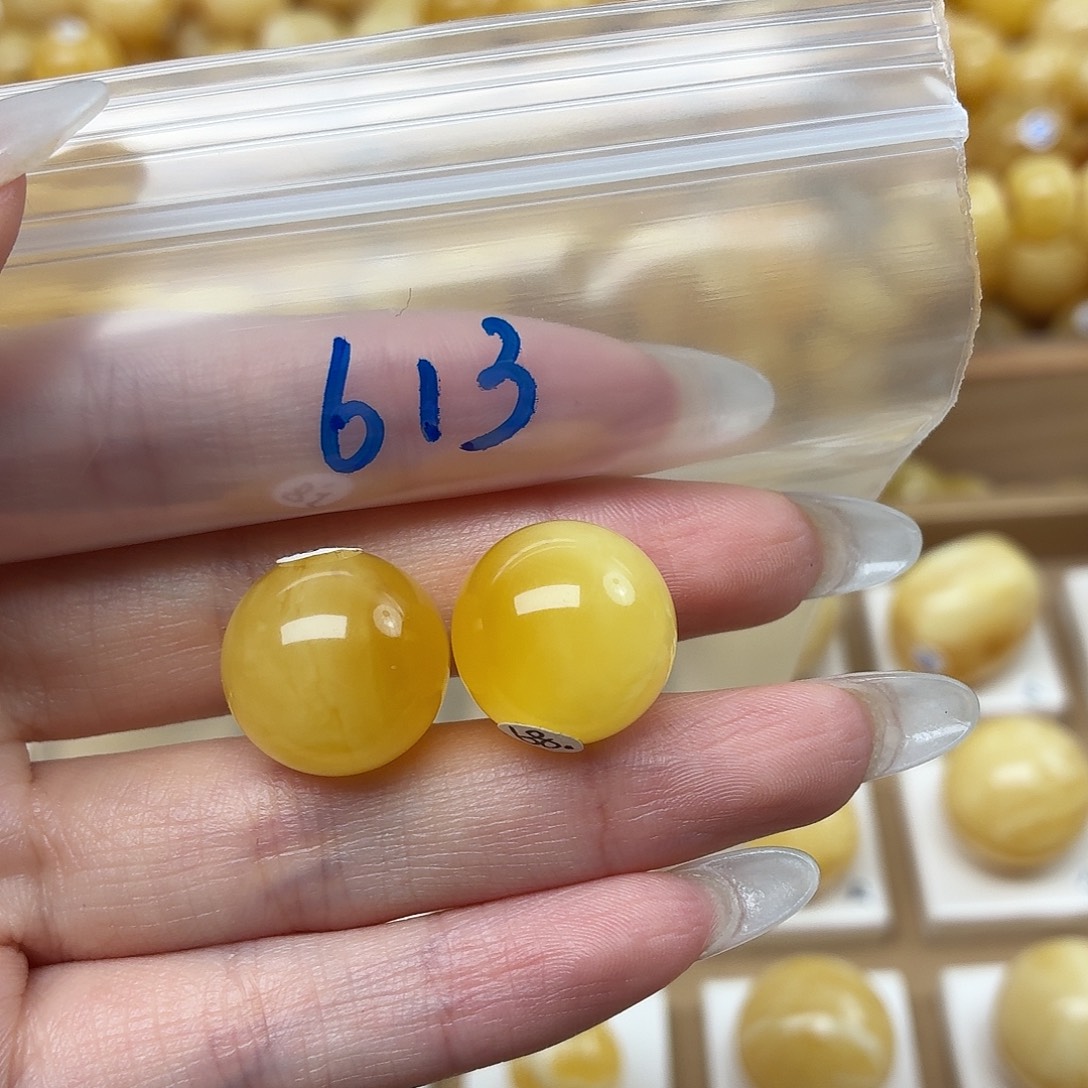 明***媚蜜蜡未镶嵌裸石蜜蜡