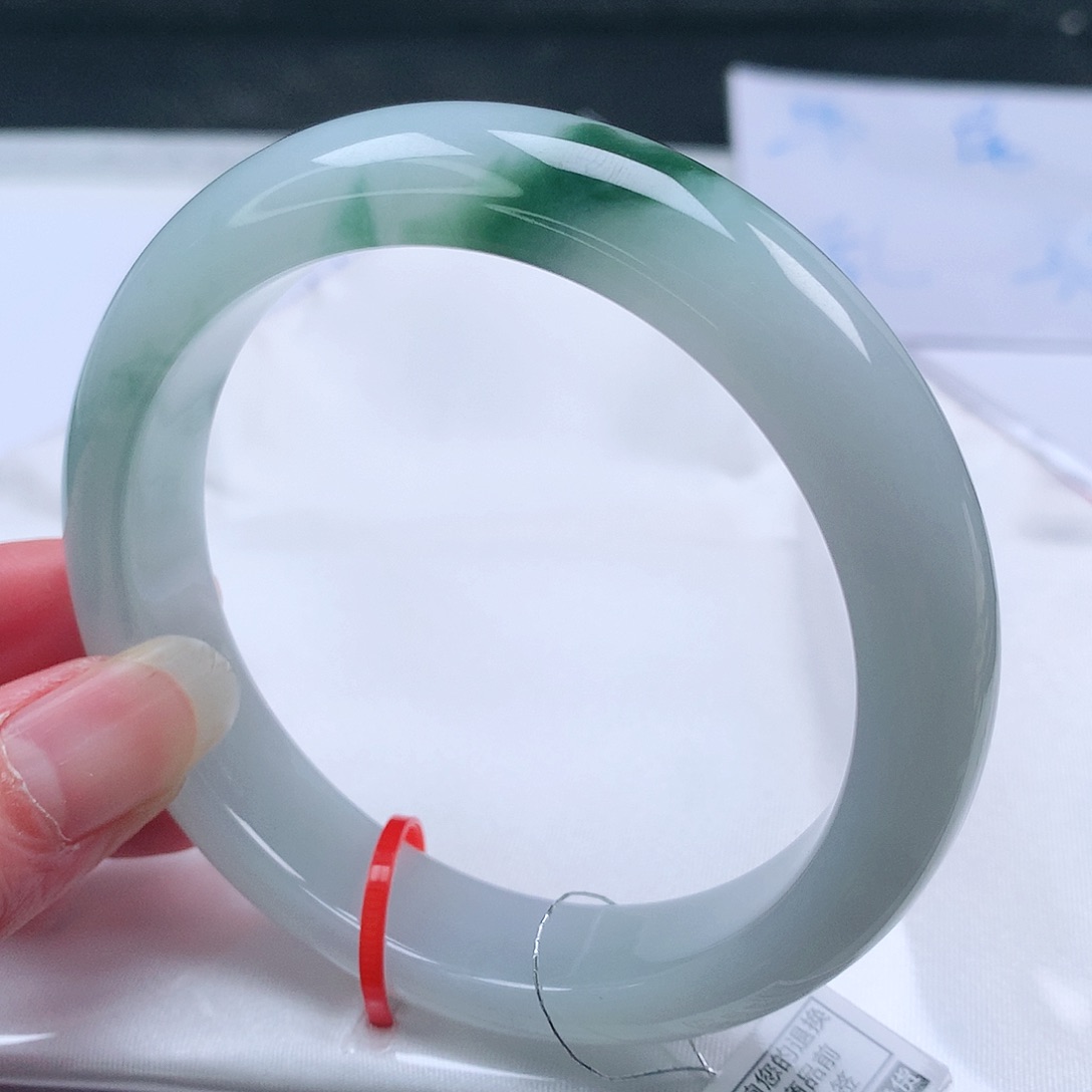 翡翠手镯未镶嵌59圈