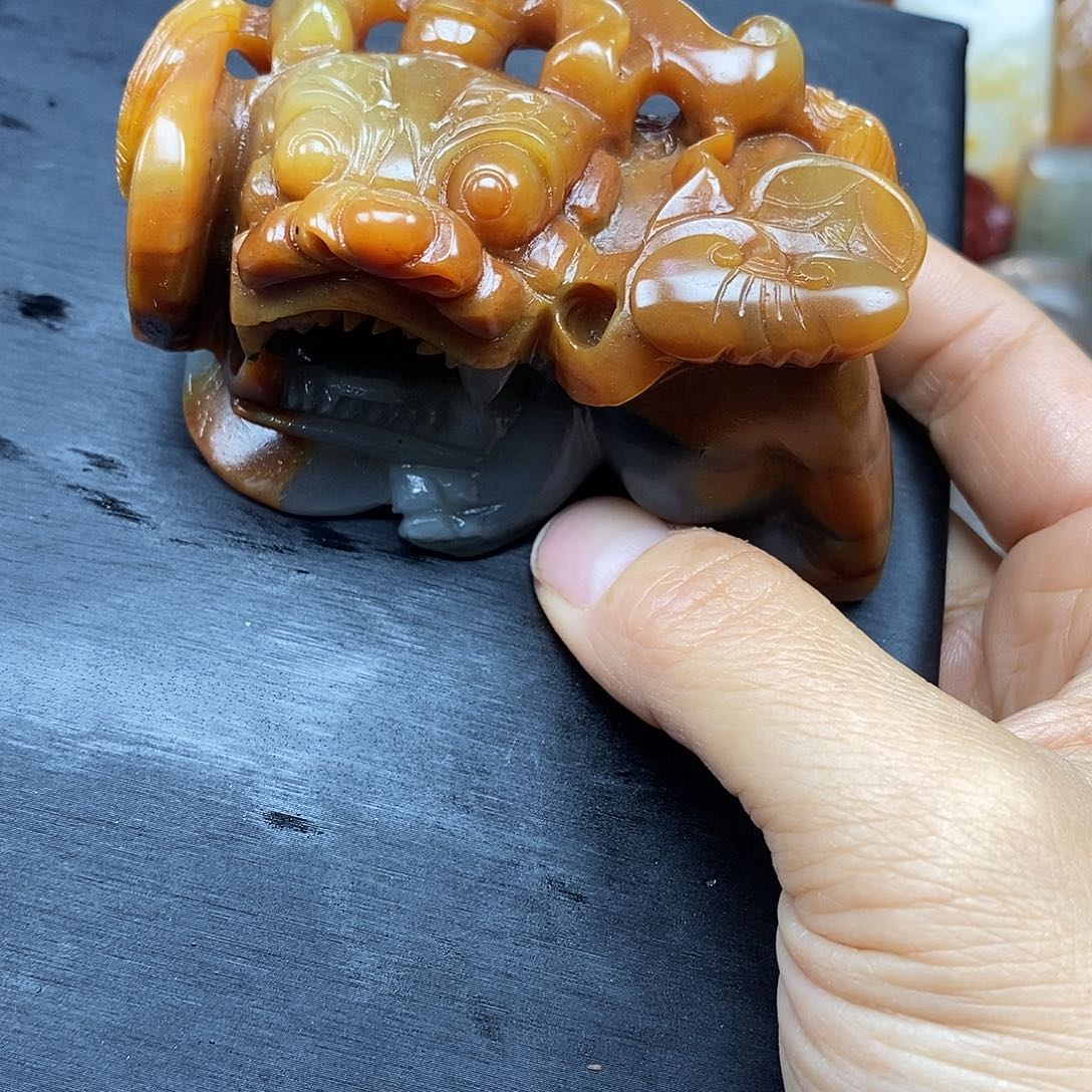石英质玉（黄龙玉）颈饰未镶嵌