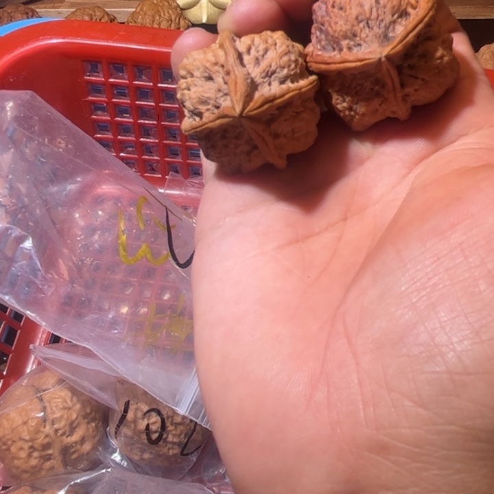 文玩核桃吊坠滇西72