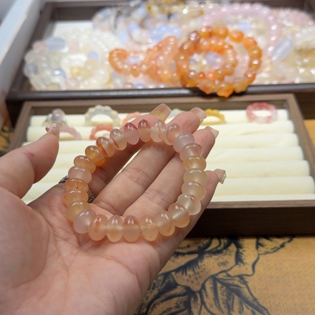 丽***丽未镶嵌手链玛瑙/玉髓无鉴赏