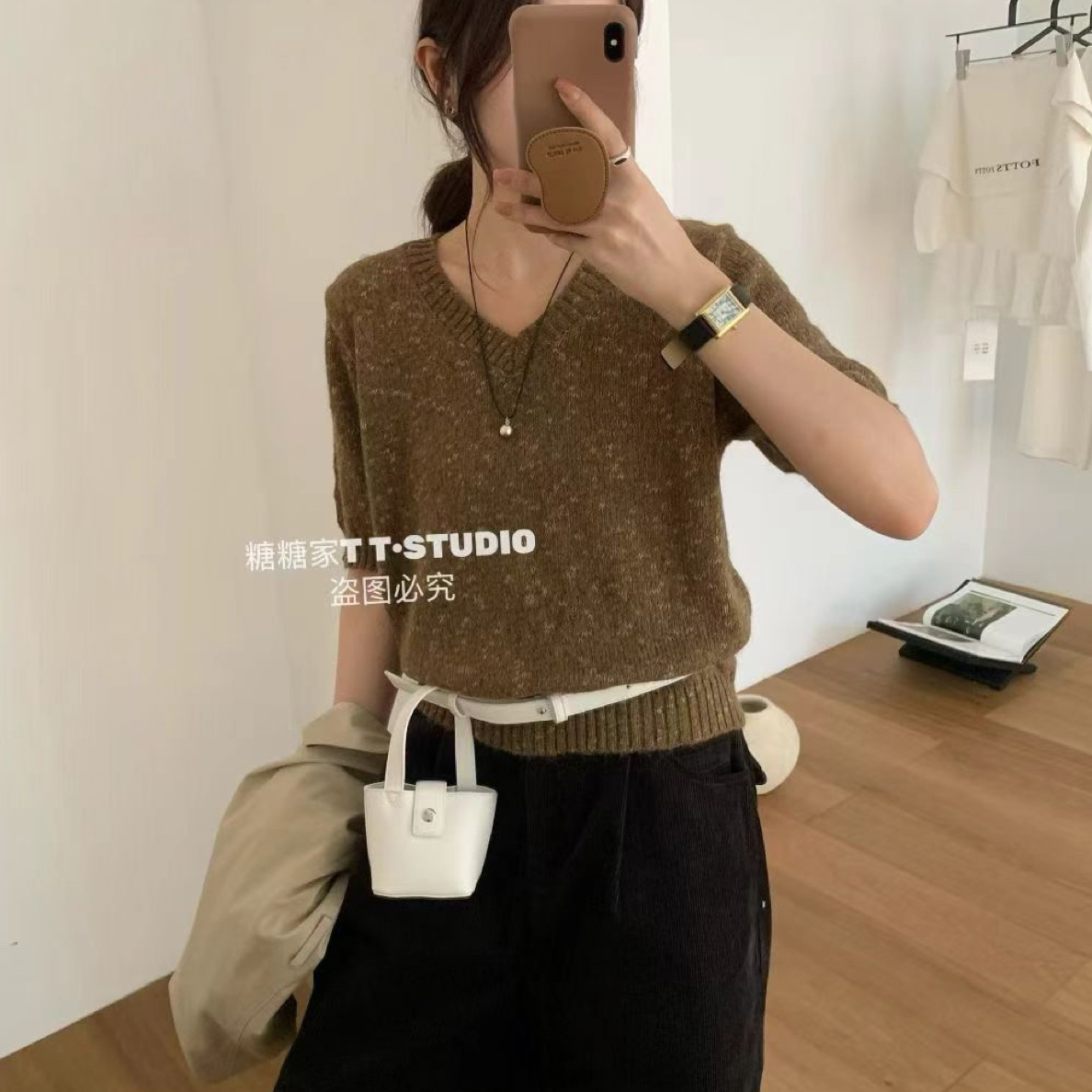 【维维66女装】拼彩线V领短袖毛衣