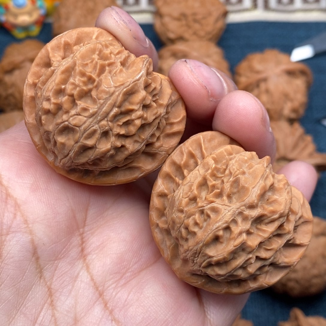 文玩核桃把件39桃心宫灯