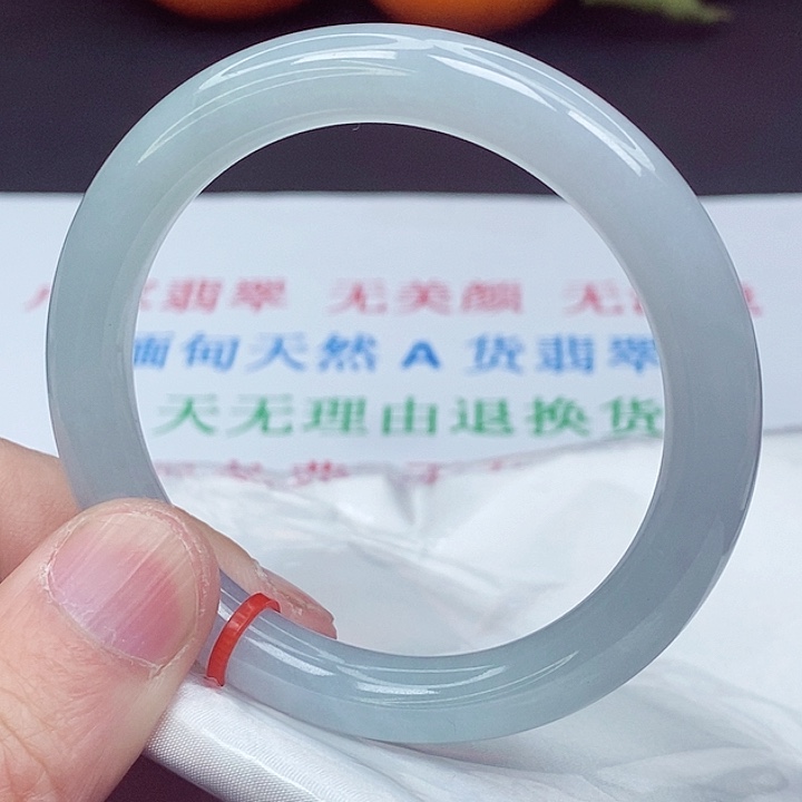 翡翠手镯未镶嵌55圈