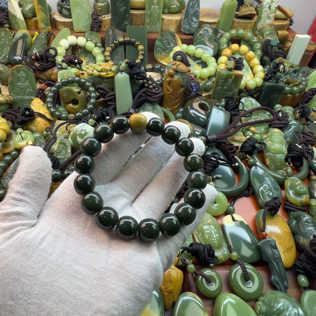 7***8岫岩河磨玉（透闪石质玉）未镶嵌手链