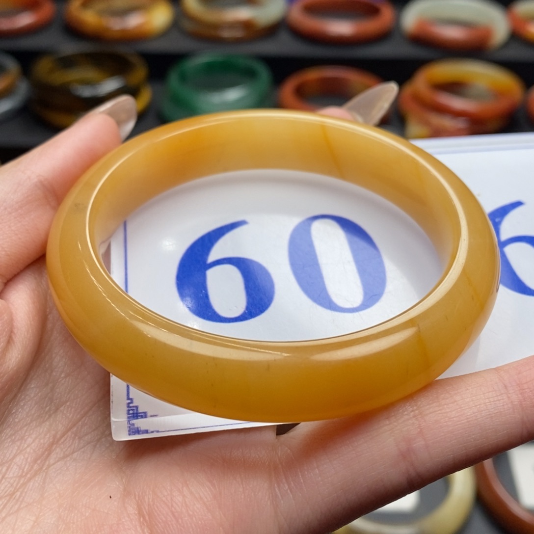 石英质玉（黄龙玉）手镯未镶嵌