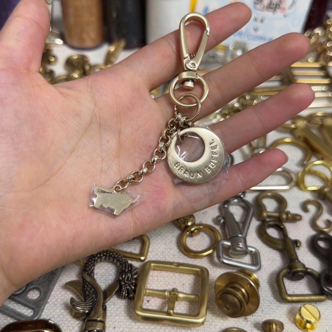 小牛挂链10元5个。