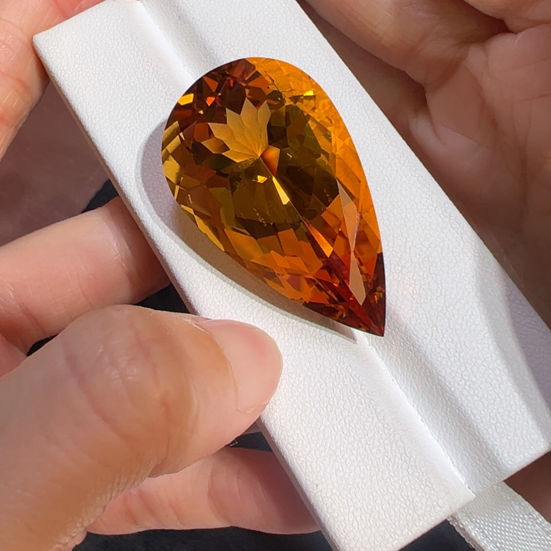 珠宝半成品未镶嵌黄晶65.8ct