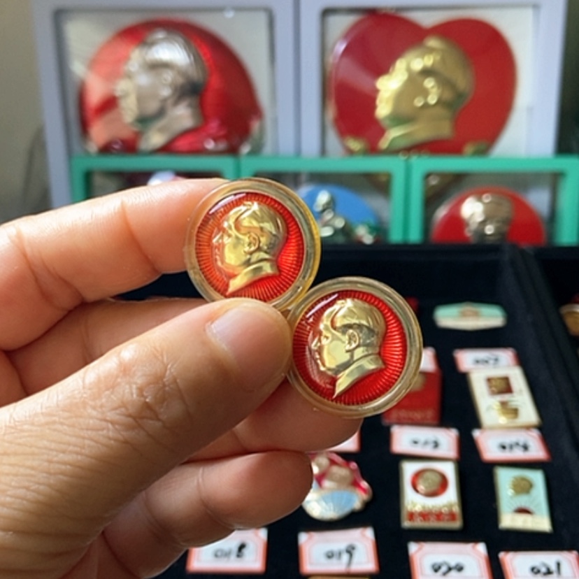 【闪购商品】其他普通金属六七十年代的2枚章