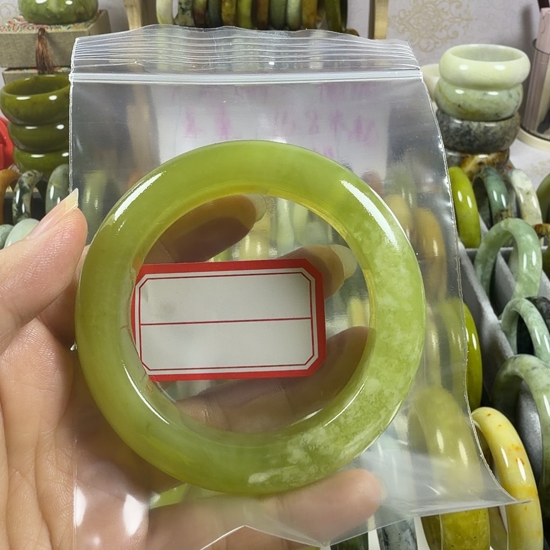 桐***彤蛇纹石玉未镶嵌手镯