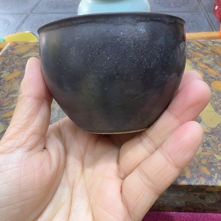 主人杯一个，瓷。。。品茗