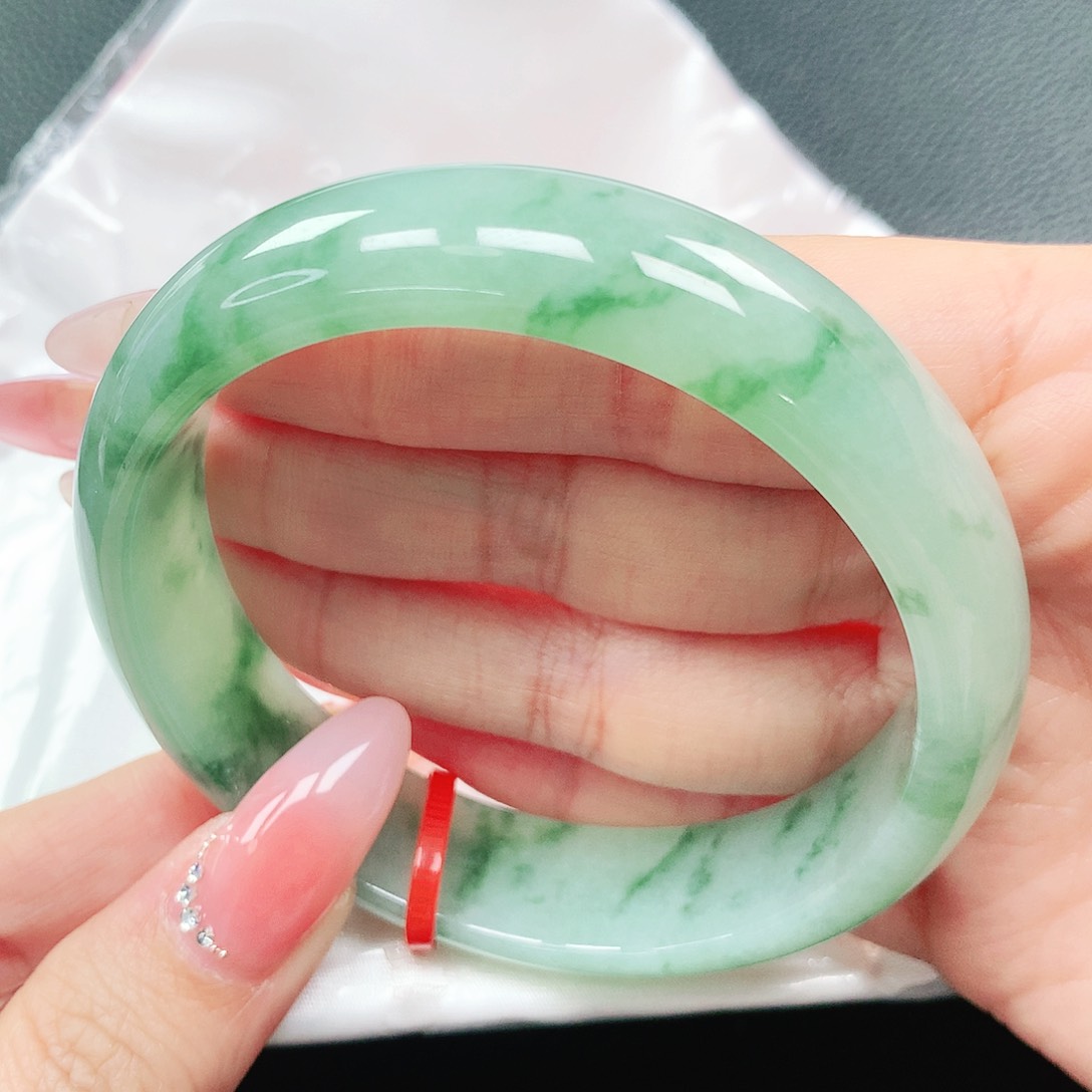 翡翠手镯未镶嵌58圈