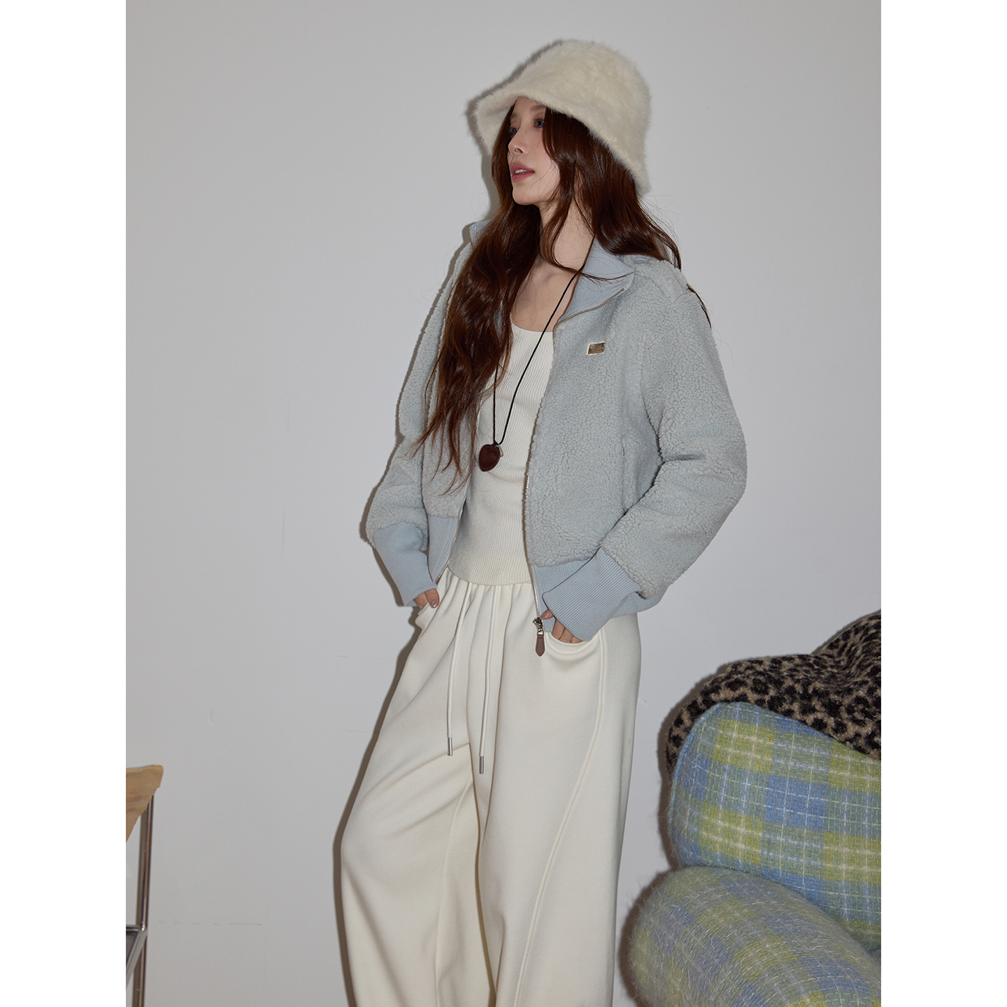 【下架】蓝色翻领羊羔绒短外套女2025冬加厚保暖休闲气质长袖上衣