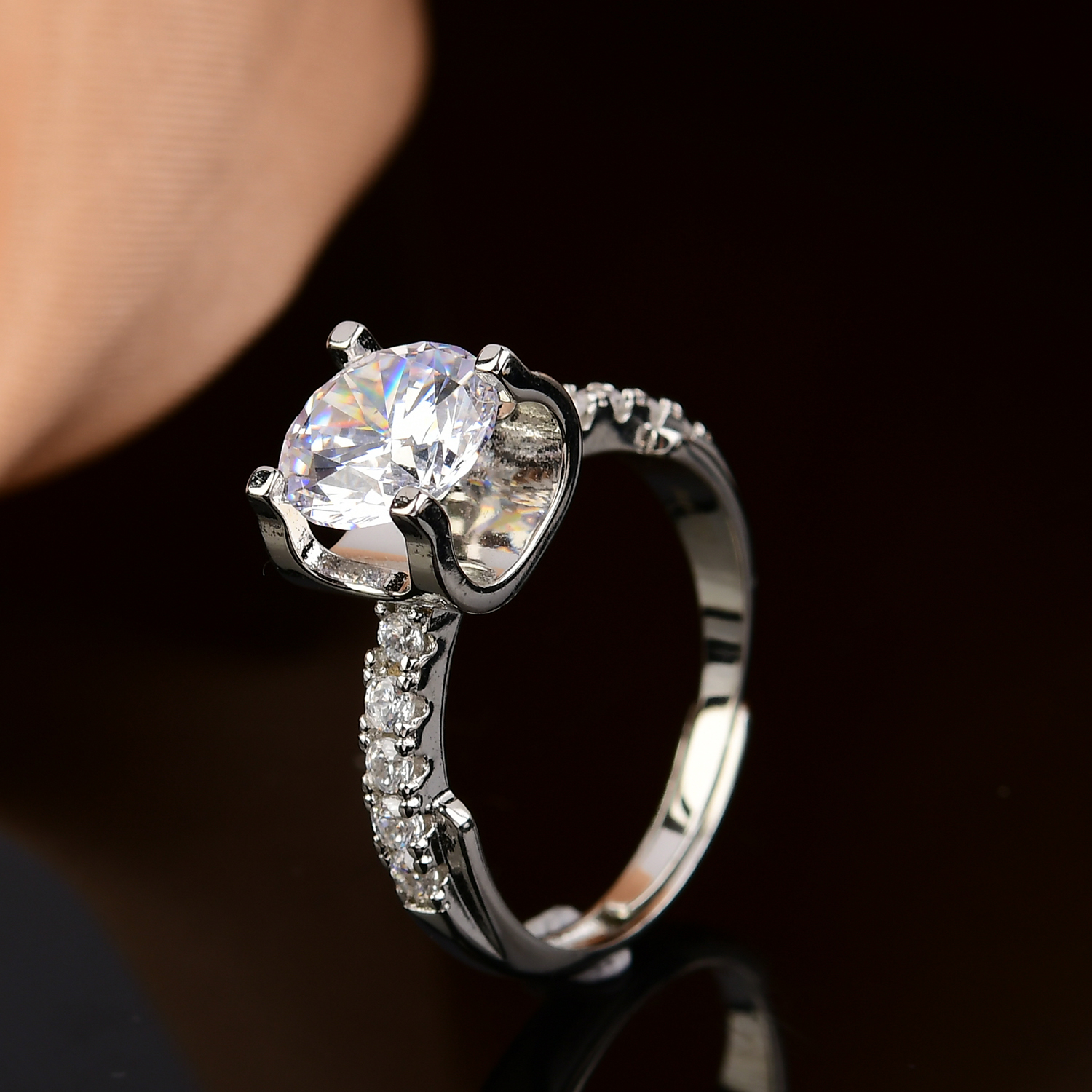 [南非甄选】 NFZX 高端定制 LC-009  白色排镶牛头戒指  2