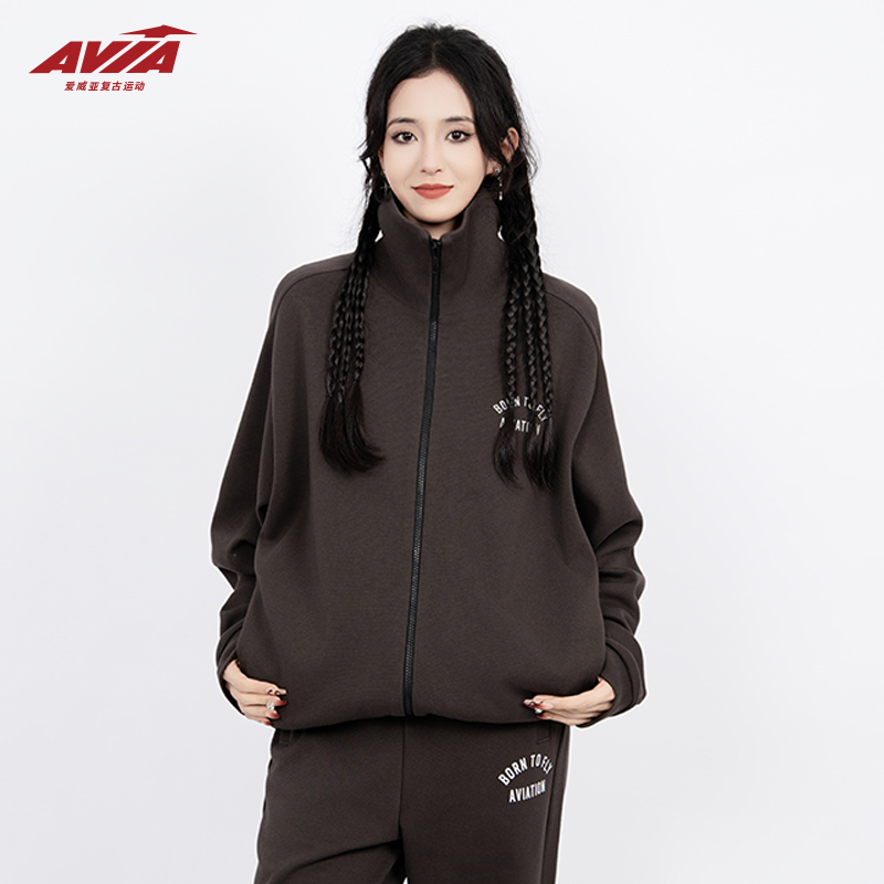AVIA爱威亚新款运动复古长袖外套保暖休闲时尚针织立领简约上衣