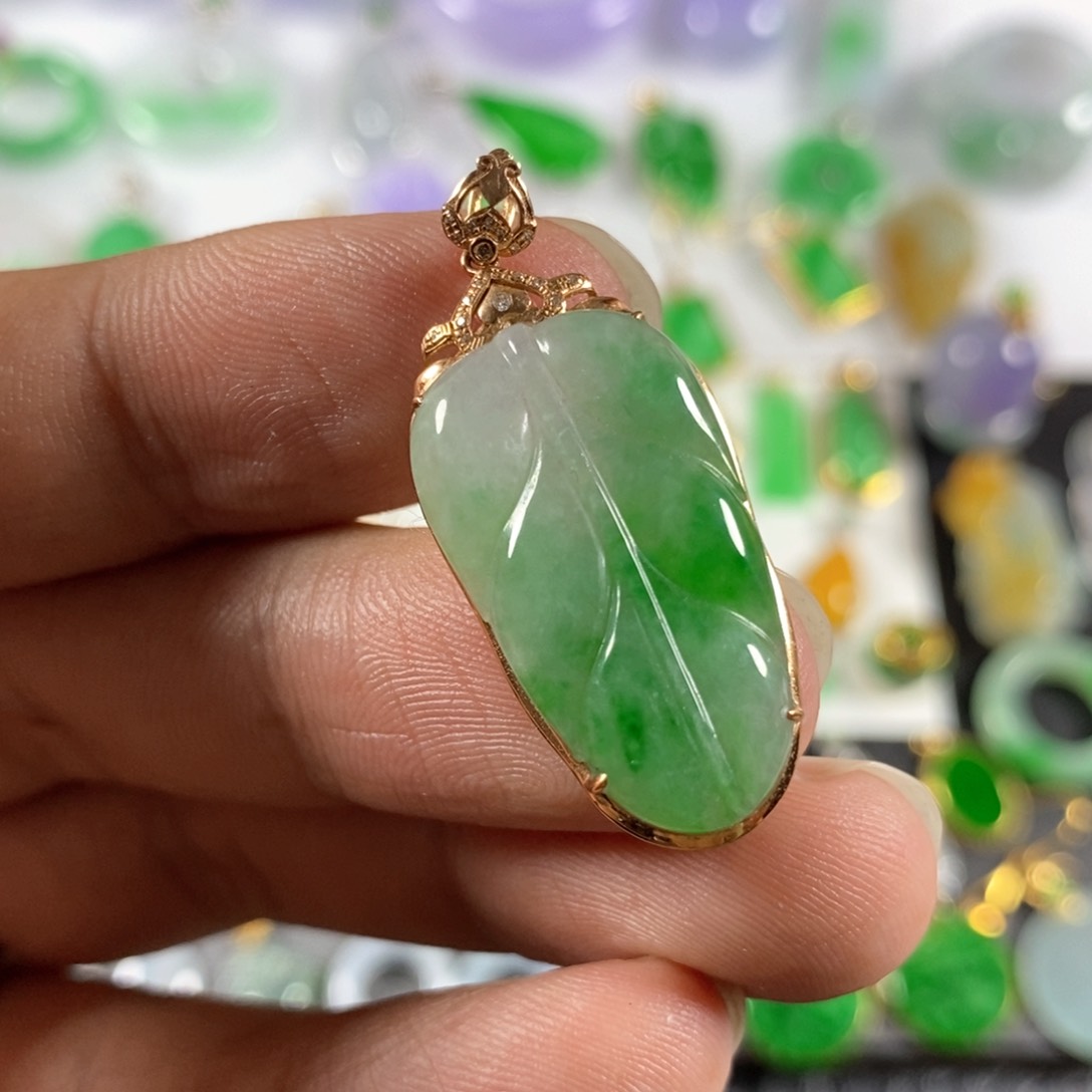 翡翠颈饰18K金镶嵌翡翠