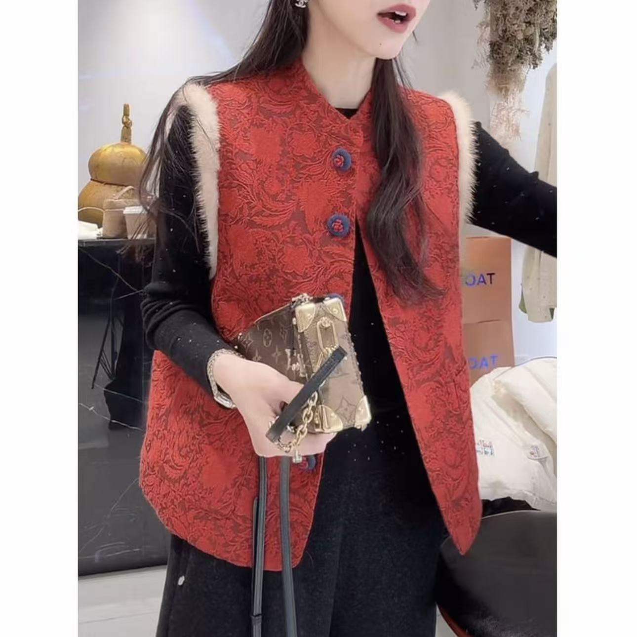 M281曼裳格2025冬季新款   加棉刺绣绒边马甲