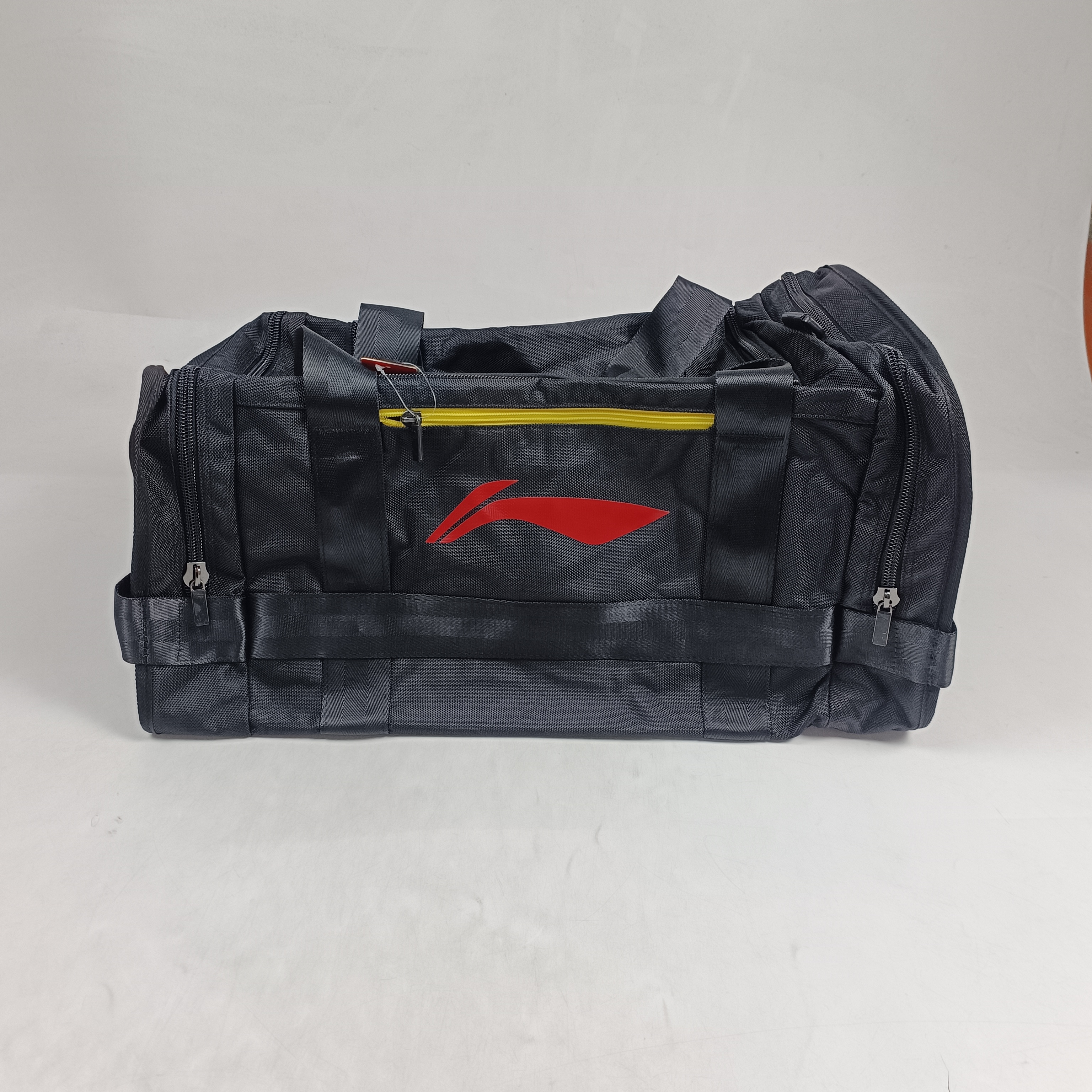 李宁单肩背包斜跨男旅行包篮球训练运动包桶包大容量拎包ABLM104