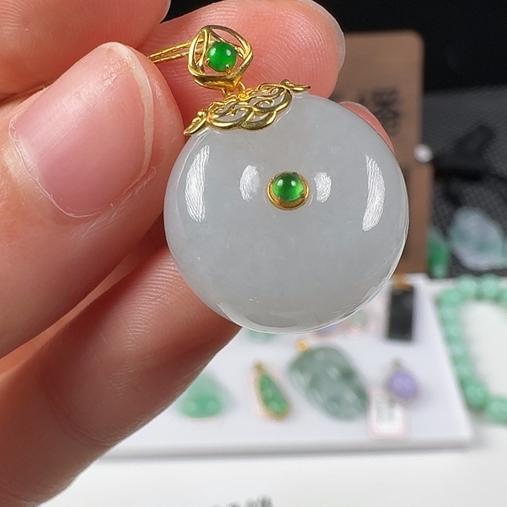 翡翠18K金镶嵌颈饰