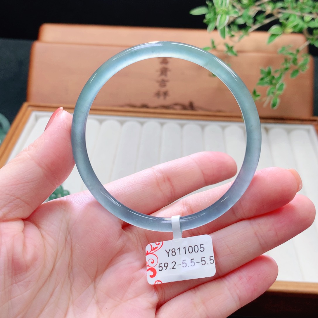 未镶嵌手镯（圆镯）翡翠