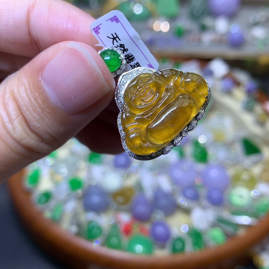 颈饰18K金镶嵌翡翠