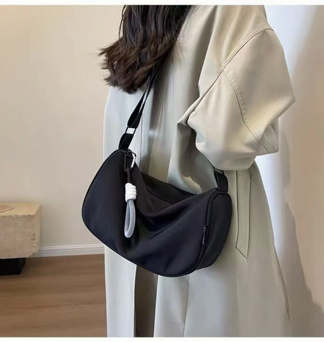 女士斜挎运动包包