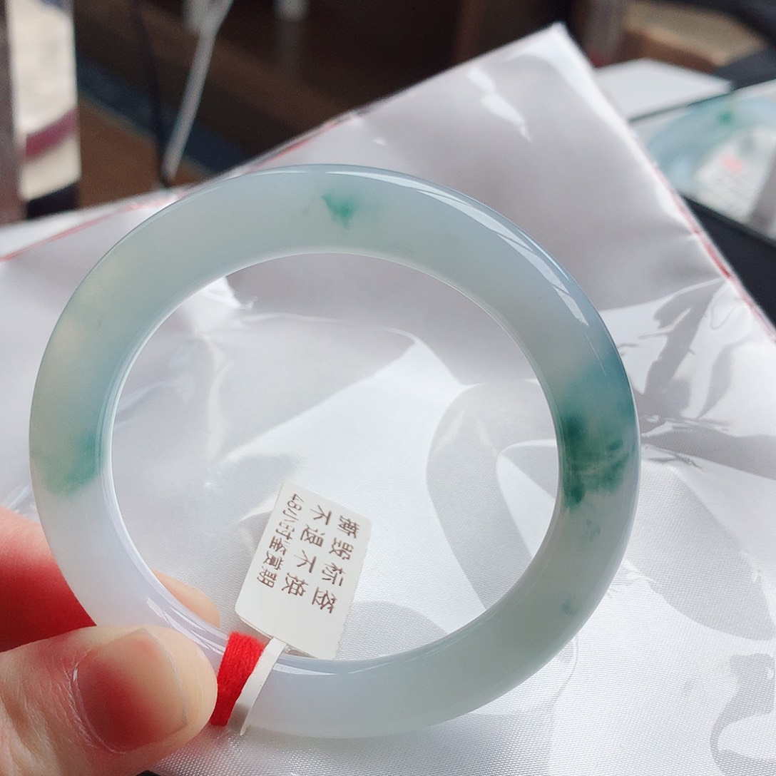 翡翠手镯未镶嵌天然翡翠A货