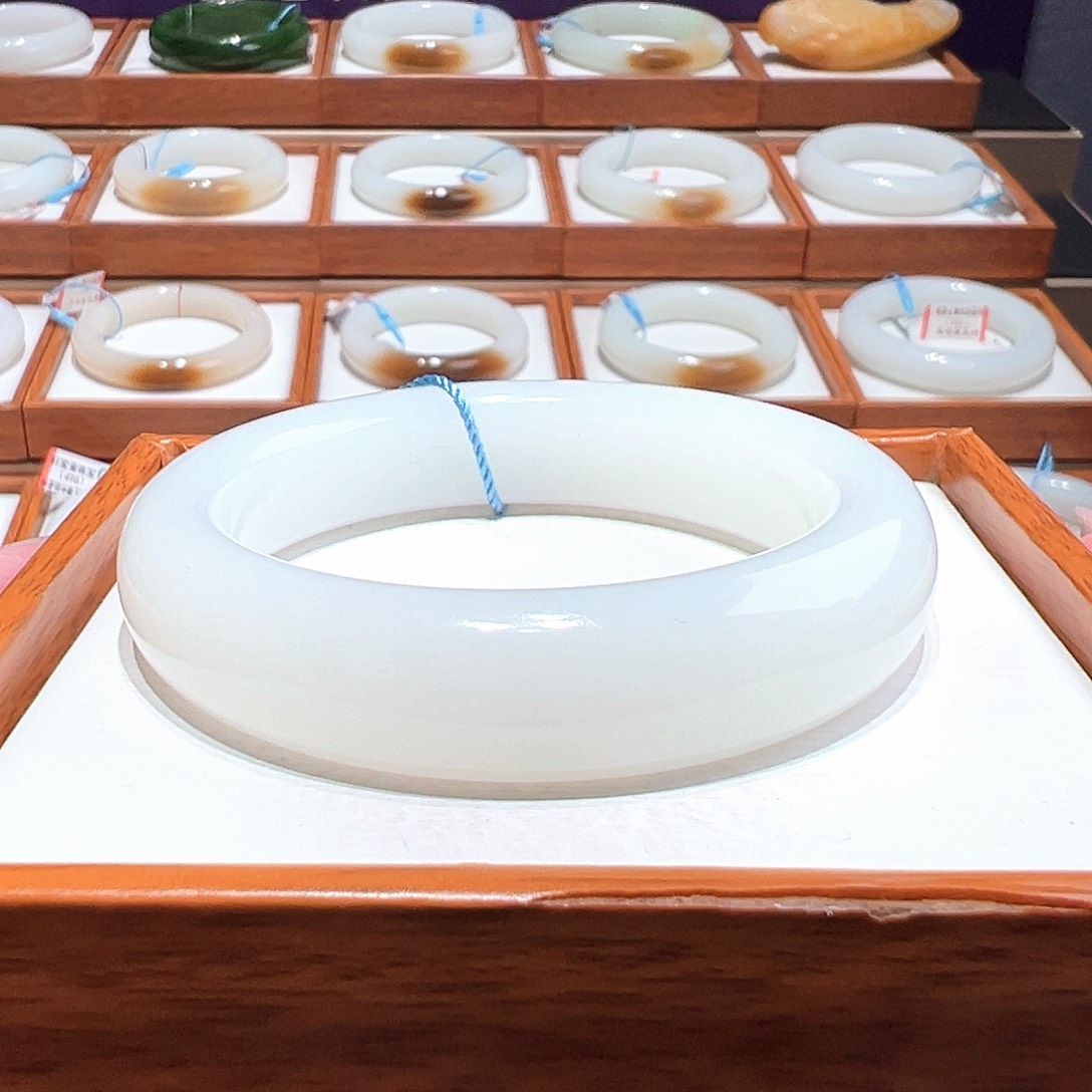 和田玉未镶嵌手镯 53 54